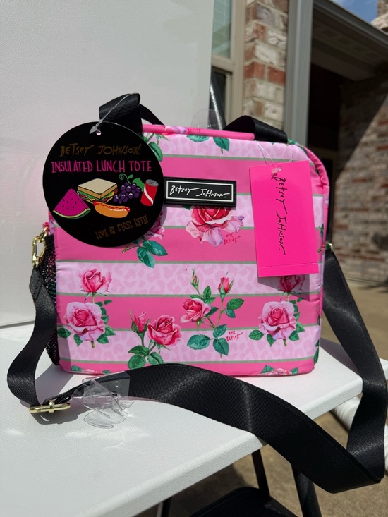 Betsey Johnson Handbags - NWT Betsey Johnson Large Size Pink Rose Stripe Insulated Lunch Tote